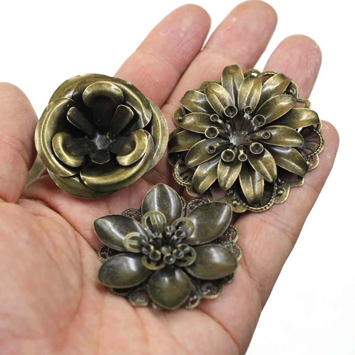 6 個の装飾組み合わせ花柄フィリグリーラップ合金クラフトジュ - Craft Embellishments のレビューと価格