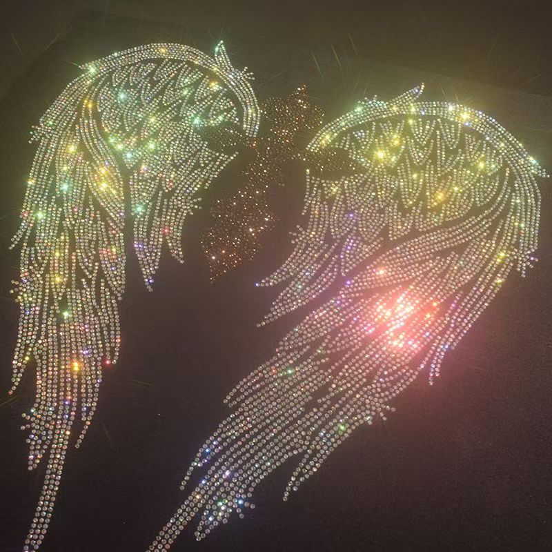 スタイリッシュな DIY 衣類ステッカー: ウイング ライン - Hotfix Rhinestone Sheet のレビューと価格